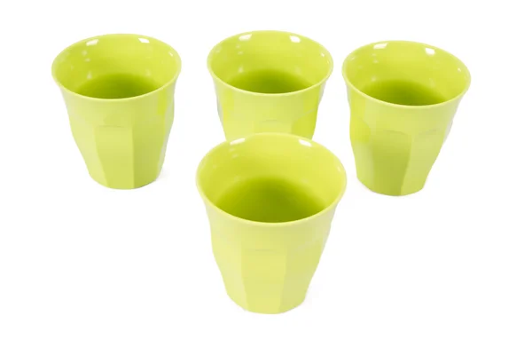 Керамические чашки изолированы — стоковое фото