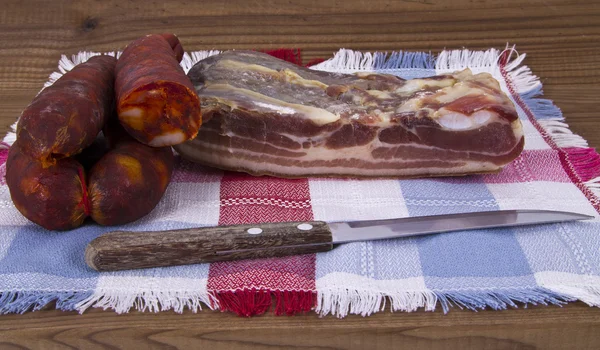 Enchidos e bacon — Fotografia de Stock