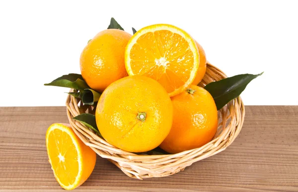 Kosz pomarańczy na deska — Zdjęcie stockowe