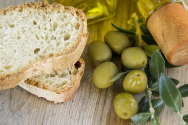 Zeytinyağı ve zeytin