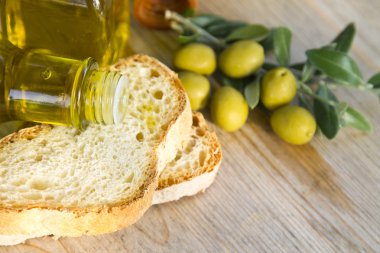 Zeytinyağı ve zeytin