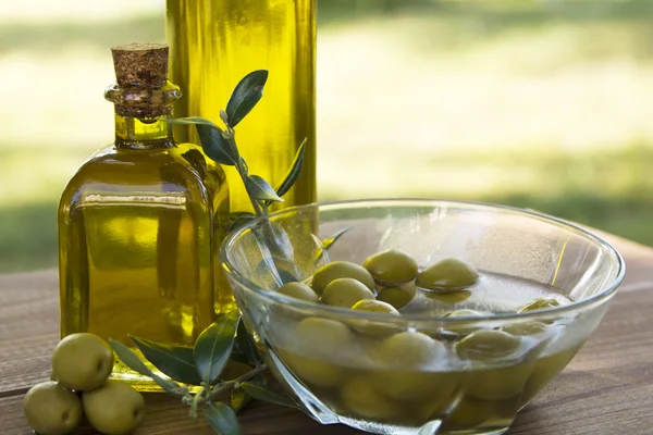 Olive e olio — Foto Stock