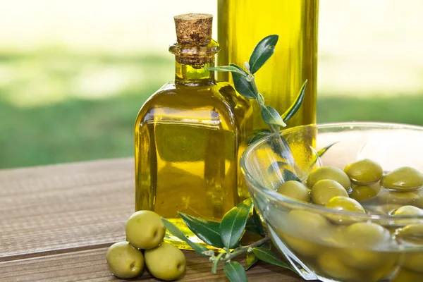 Olive e olio — Foto Stock