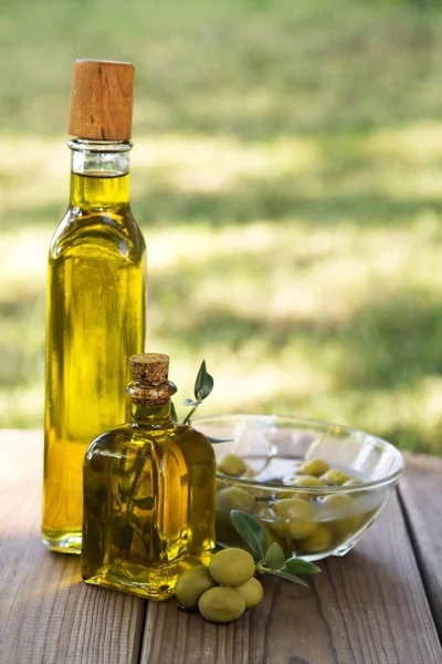 Olio d'oliva e olive — Foto Stock