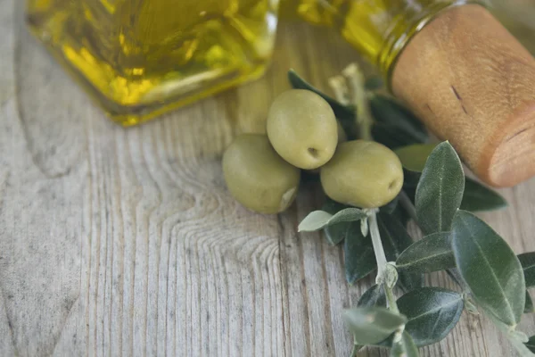 Olio d'oliva e olive — Foto Stock