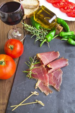 rosemary ile Serrano jambonu