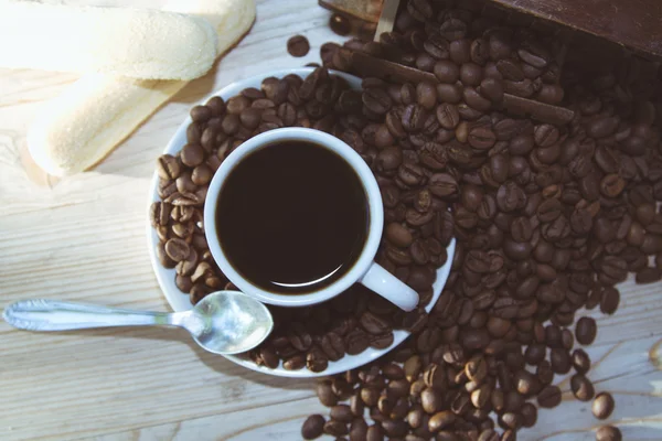 Gustosa tazza di caffè e fagioli — Foto Stock