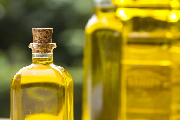 Butelki oleju odkryty — Zdjęcie stockowe