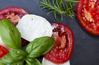 salata, peynir ve domates