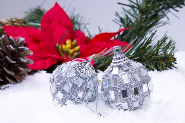 Ornamenti natalizi isolati — Foto Stock