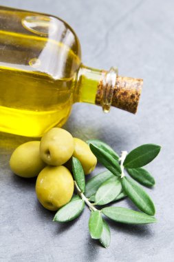 lezzetli zeytin ve zeytin yağı