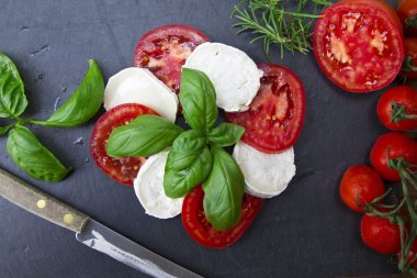 keçi peyniri Fesleğenli