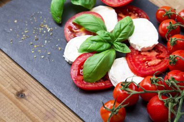 keçi peyniri Fesleğenli