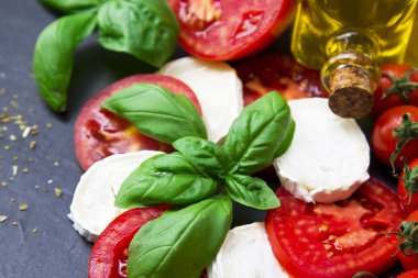 keçi peyniri Fesleğenli