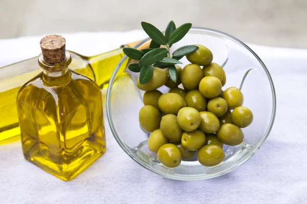 Olive e olio — Foto Stock