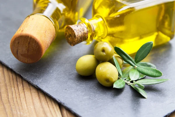 Aceitunas y aceite — Foto de Stock