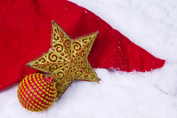 Noel yıldızı karda — Stok fotoğraf
