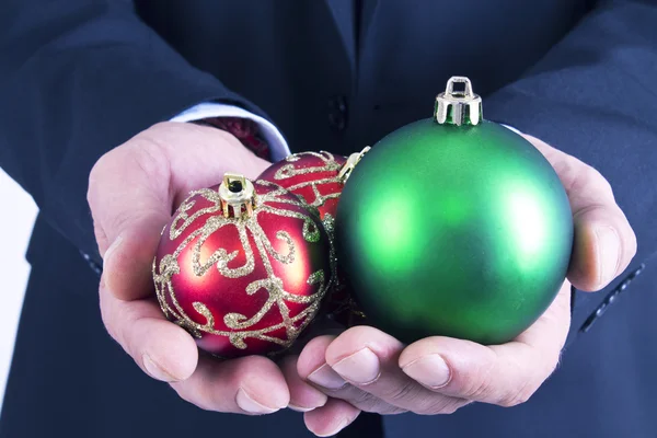 Geschäftsmann mit Weihnachtsgeschenk — Stockfoto