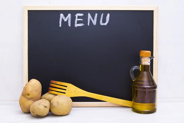 Tablero de menú con botella de aceite — Foto de Stock