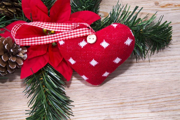 Coeurs de Noël sur fond en bois — Photo