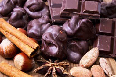 Anason ve tarçın ile çikolata