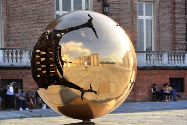 Venedik, Piedmont, İtalya -06 / 23 / 20\ - Arnaldo Pomodoro 'nun 