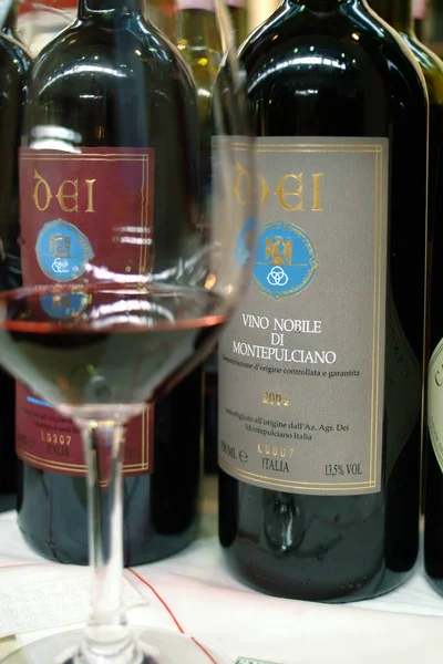 Turyn Piemont Włochy 2009 Targi Winiarskie Wino Nobile Montepulciano — Zdjęcie stockowe