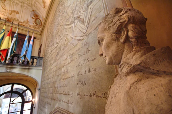 Asti Piedmont Italy 2007 Statue Writer Vittorio Alfieri Entrance Cityhall — ストック写真