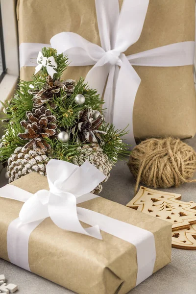 Het Concept Van Geschenken Voor Kerstmis Nieuwjaar Geschenkdozen Papier Met — Stockfoto