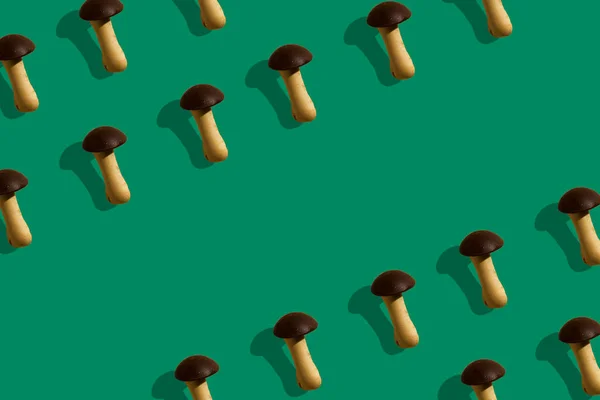 Pilzkekse Mit Nahtlosen Geometrischen Mustern Auf Grünem Hintergrund Hintergrund Minimalismus — Stockfoto
