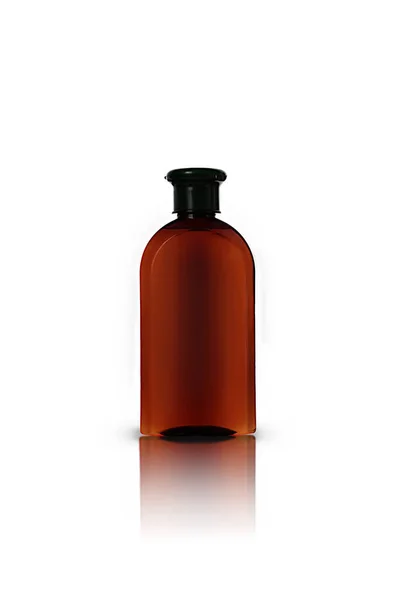 白い背景に影と反射で隔離された化粧品と茶色のボトル — ストック写真