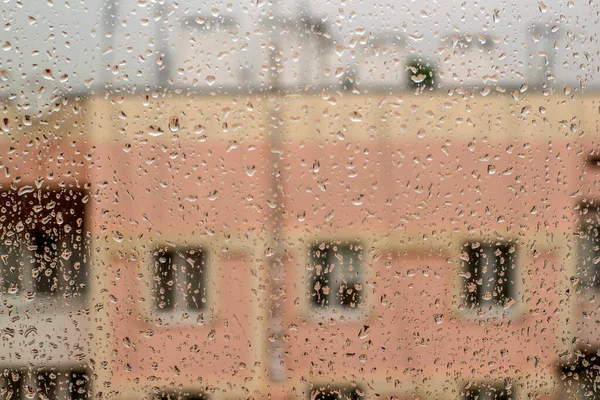 Finestra Con Gocce Pioggia Una Giornata Grigia Nuvolosa — Foto Stock