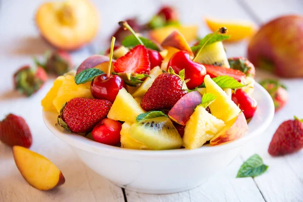 Fresh Summer Fruit Salad Strawberries Cherries — Stock Photo, Image