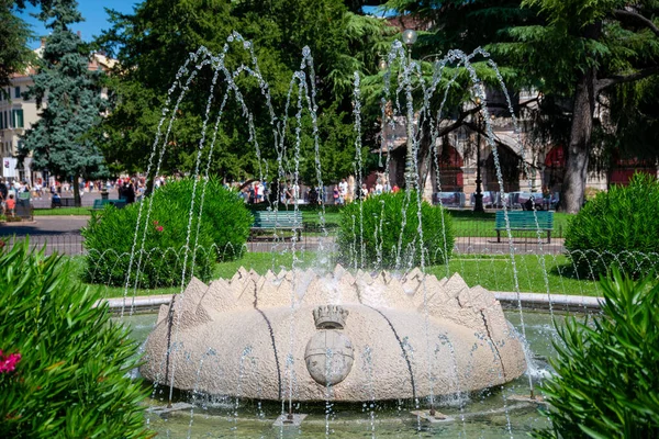 Fountain Fontana Piazza Bra Verona Italy Busy Square Many Plants — Stock Photo, Image