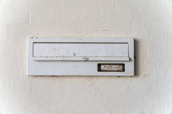 Buzón Con Las Letras Policía Placa Incorporada Una Pared Chapa —  Fotos de Stock