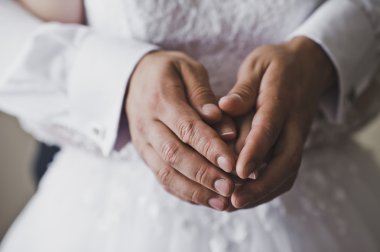 5167 elinde yüzük.