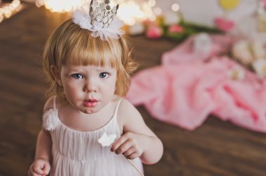 Bir çocuk bir lolipop çubuğa 5399 yiyor..