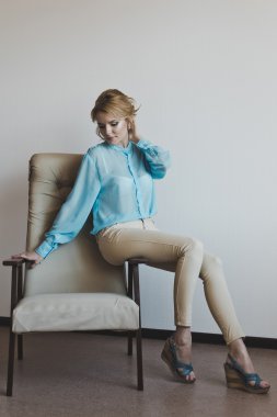 Kız koltuğunu 5319 koluna oturuyor.