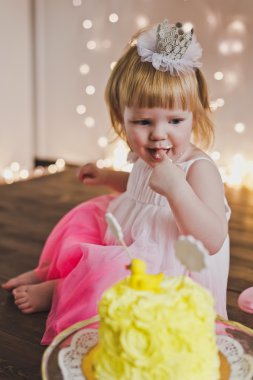 Çocuk ilk doğum günü 5391 kutluyor.