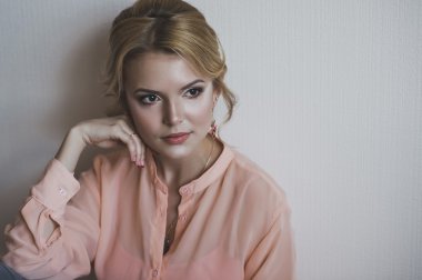 Güzel kız 5275 büyük bir portresi.