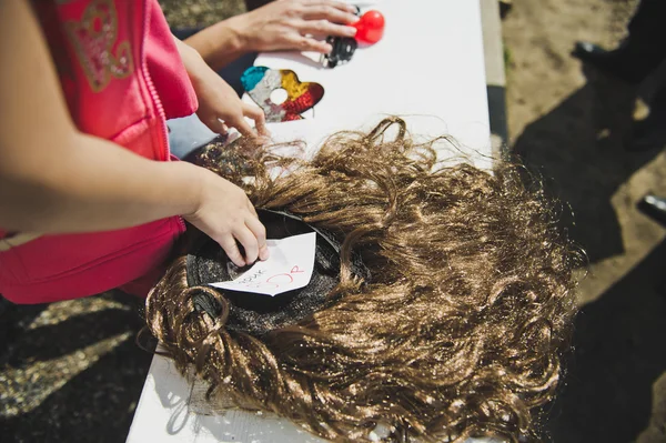 A wig of hair on the counter 5117. — Stock Photo, Image