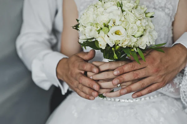 Ringen in handen van 5158. — Stockfoto