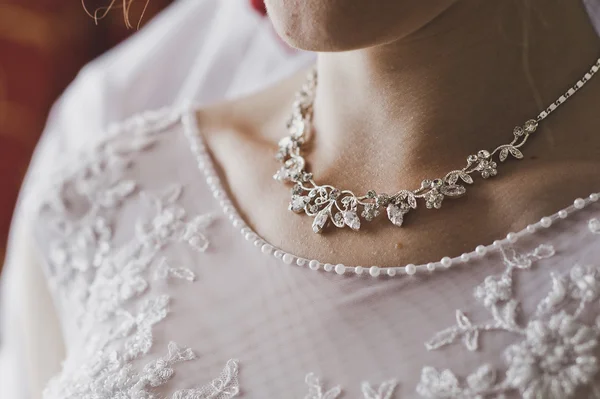La collana su un collo di donne 5163 . — Foto Stock
