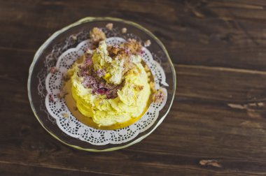 Ahşap masa 5438 kürsüye kek.