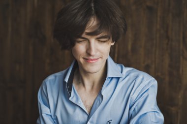 Gözleri olan bir adam portresi 5463 kapalı.