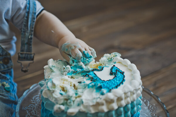 The child eats the sweets by hand 5592.