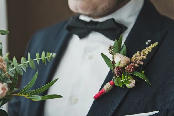 Um boutonniere na lapela de seu casaco 5766 . — Fotografia de Stock