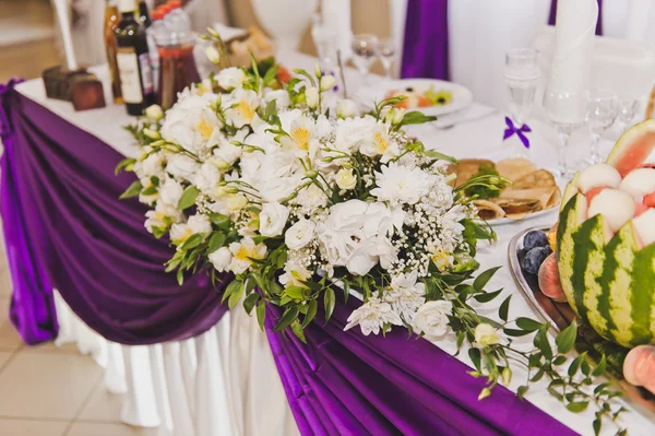 Color púrpura en la decoración de la sala de banquetes 5483 . —  Fotos de Stock