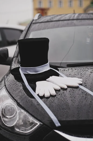 The decoration on the car in the form of a hat 5665. — Stock Photo, Image