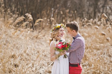 Bir erkek ve bir kız arasında sazlık 5821.